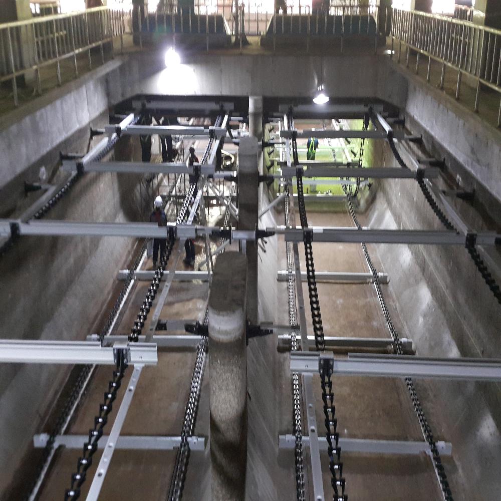 Non-Metallic Chin Flight Sludge Collector with long operating life and low maintenance cost