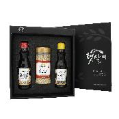KUMHOFOOD Haet-Sal-Bi Gift Set 11 Ho, Sesame Oil, Perilla Oil 10.14 OZ,  Toasted Sesame 200g